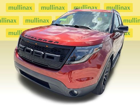 Used 2014 Ford Explorer XLT w/ Equipment Group 202A image 9