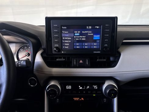 Used 2021 Toyota RAV4 XLE Premium FWD image 18