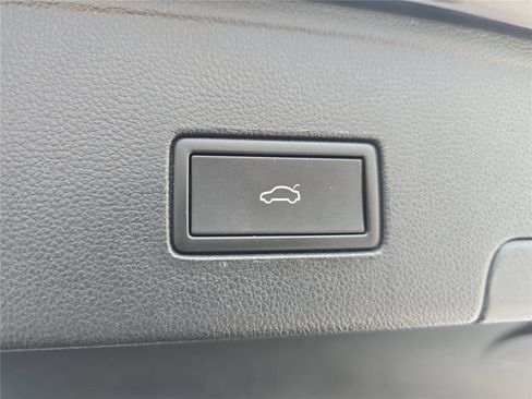 Used 2023 Volkswagen Atlas Cross Sport SE w/ Panoramic Sunroof Package FWD image 29