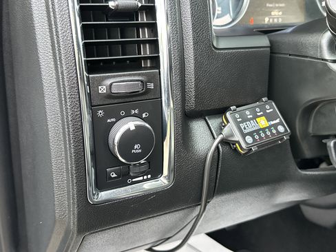 Used 2018 RAM 1500 Laramie image 16