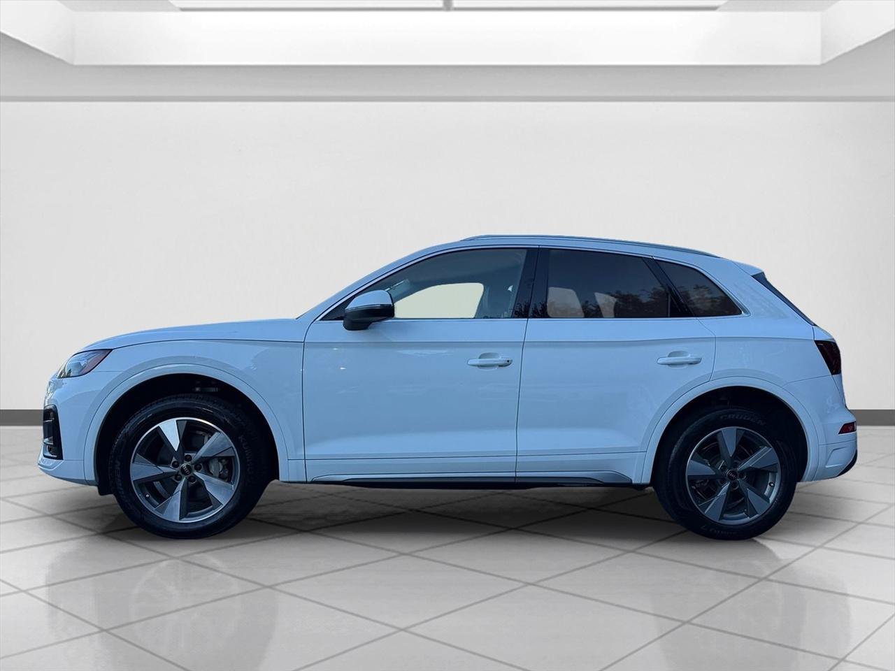 Used 2023 Audi Q5 2.0T Premium w/ Convenience Package AWD/4WD image 2