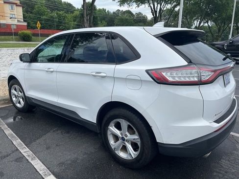 Used 2018 Ford Edge SE w/ Cargo Accessory Package FWD image 4