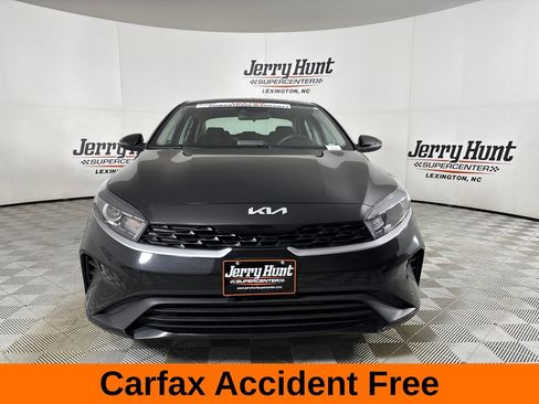 Used 2023 Kia Forte LXS w/ LXS Technology Package FWD image 3