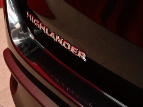 Used 2015 Toyota Highlander XLE image 9