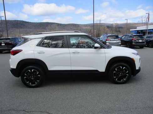 Certified 2022 Chevrolet TrailBlazer LT w/ Driver Confidence Package image 4