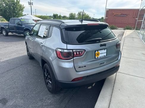 Used 2022 Jeep Compass Latitude w/ Convenience Group AWD/4WD image 4
