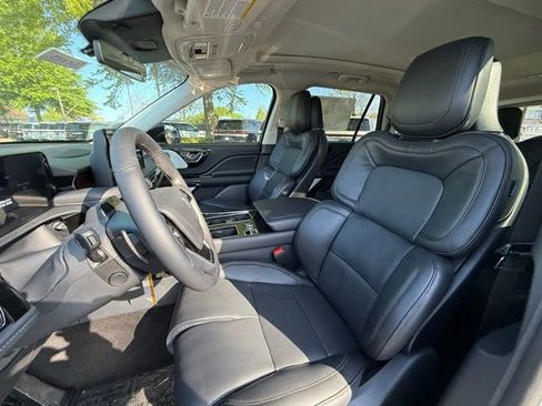 New 2025 Lincoln Aviator Reserve w/ Luxury Package image 12