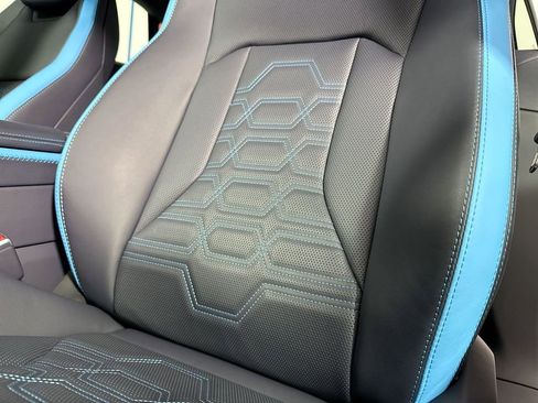 Used 2025 Lamborghini Urus SE AWD/4WD image 21