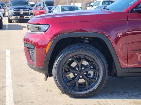 New 2026 Jeep Grand Cherokee Altitude RWD image 5
