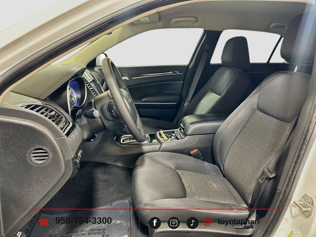 Used 2023 Chrysler 300 Touring w/ Sport Appearance Package RWD image 18