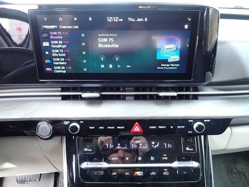 Used 2024 Kia Carnival EX image 14