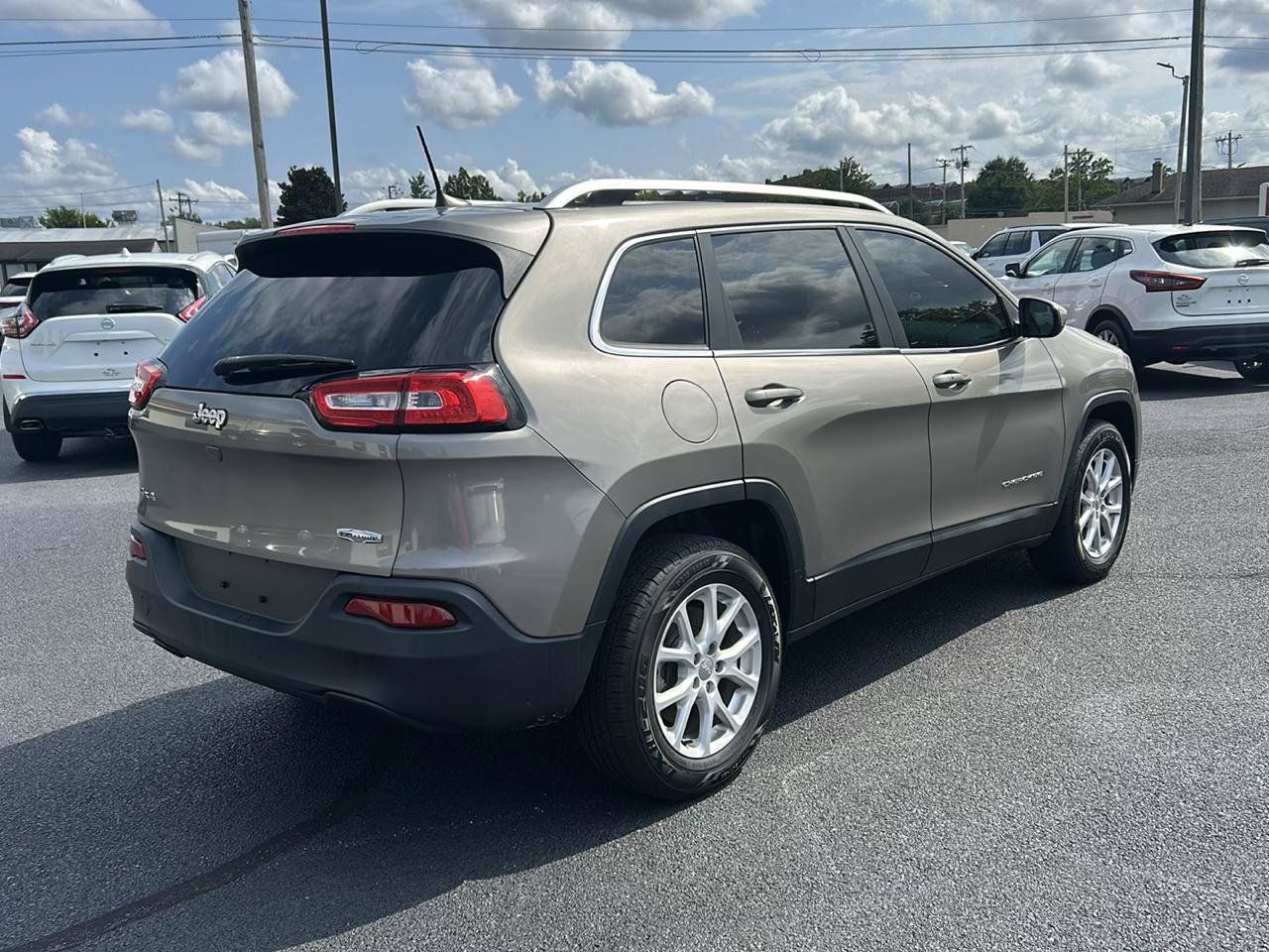 Used 2016 Jeep Cherokee Latitude w/ Comfort/Convenience Group AWD/4WD image 5