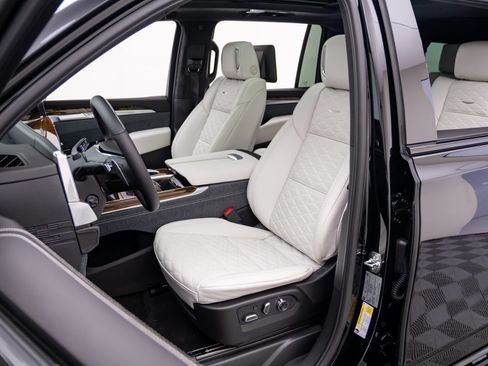 New 2026 Cadillac Escalade ESV Platinum Sport w/ LPO, ONYX Package AWD/4WD image 14