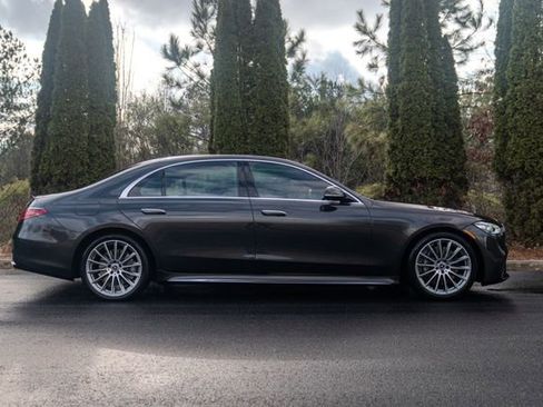 Used 2022 Mercedes-Benz S 500 4MATIC w/ AMG Line Package image 10