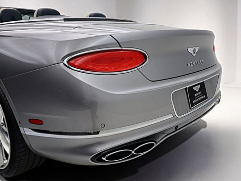 Used 2023 Bentley Continental GT Azure image 4