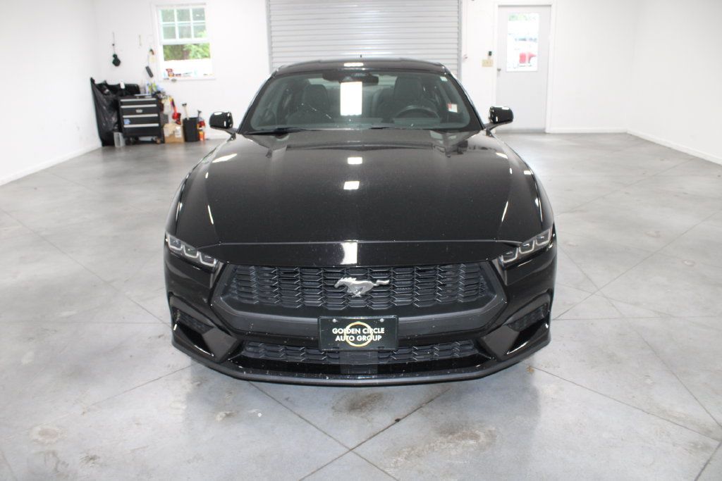 Used 2024 Ford Mustang Coupe RWD image 3