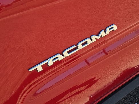 Used 2017 Toyota Tacoma SR5 w/ Tow Package image 12