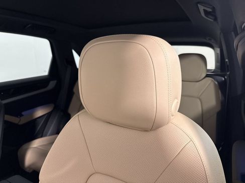 Certified 2026 Porsche Cayenne AWD/4WD image 40