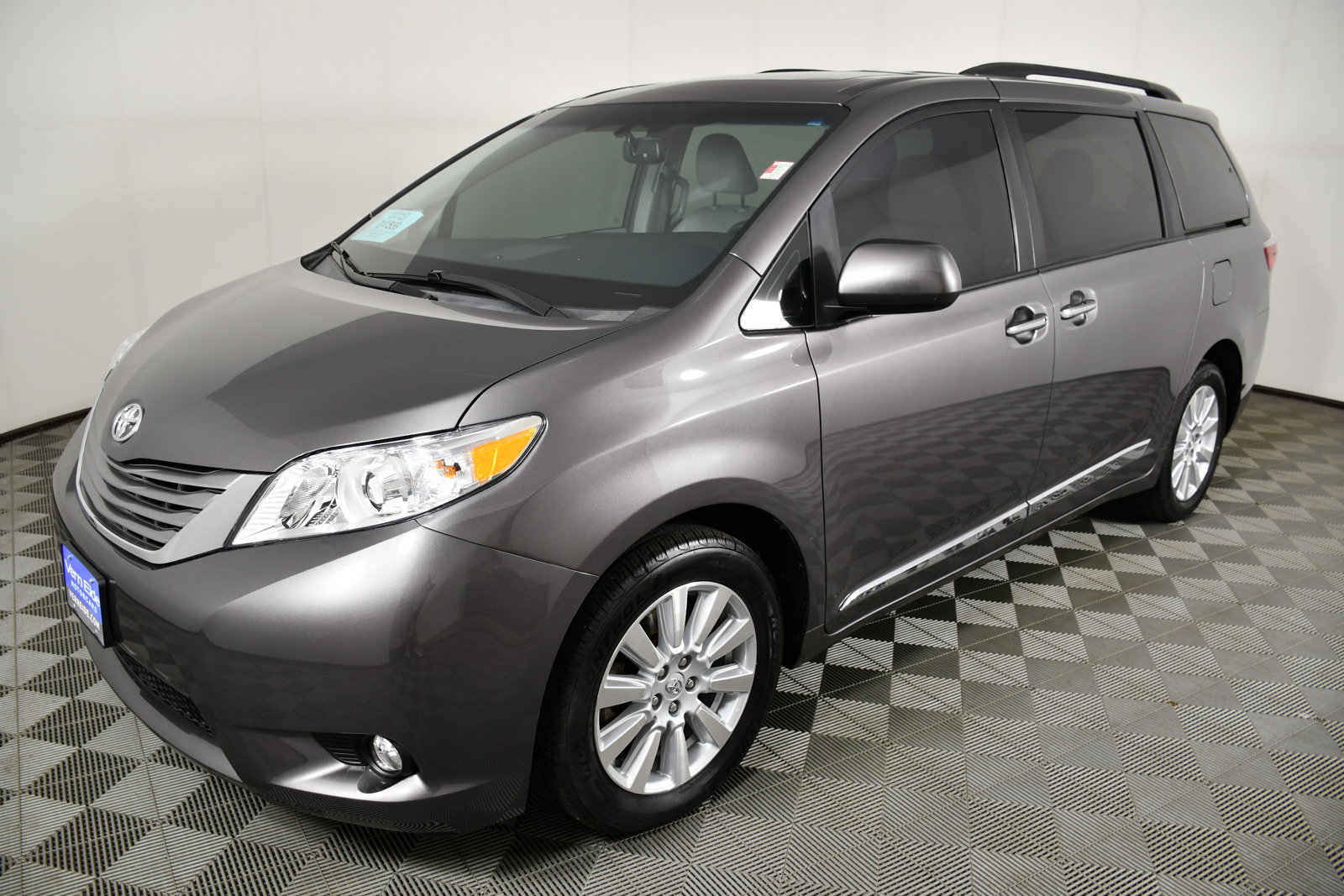 Used 2017 Toyota Sienna XLE Premium AWD/4WD image 10