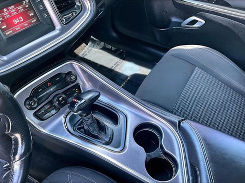 Certified 2016 Dodge Challenger SXT image 11