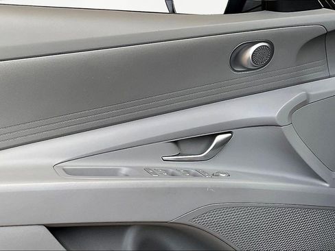 Used 2024 Hyundai Elantra SEL FWD image 19