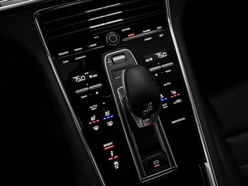 Used 2023 Porsche Panamera 4 image 33