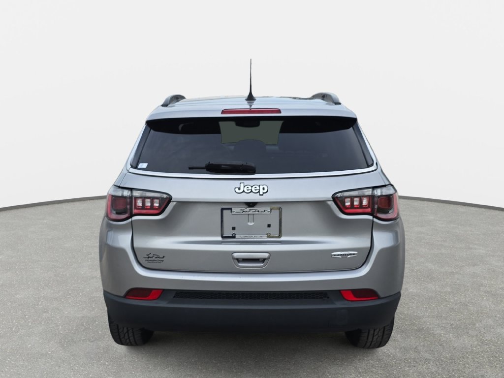 Used 2022 Jeep Compass Latitude FWD image 6