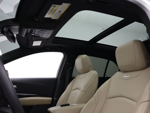 Used 2025 Cadillac XT4 Premium Luxury w/ Cold Weather Package FWD image 5