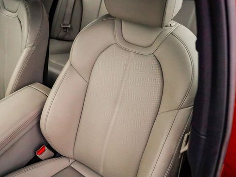 Used 2023 Genesis G70 2.0T image 25