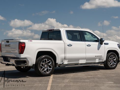 Used 2022 GMC Sierra 1500 SLT w/ SLT Premium Plus Package AWD/4WD image 8