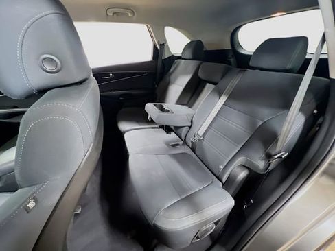 Used 2017 Kia Sorento LX w/ LX Convenience Package image 24