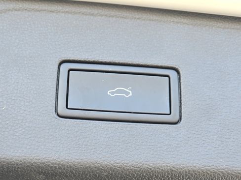 Used 2025 Volkswagen Atlas SE image 12