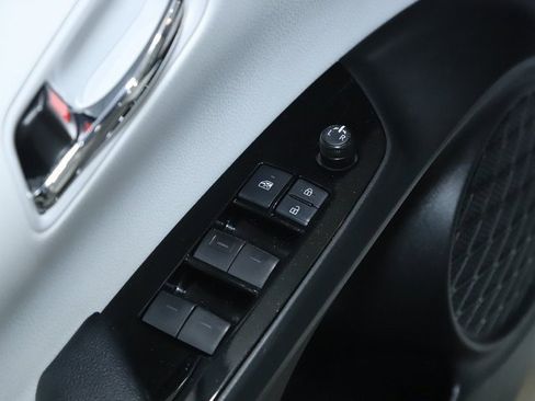 Used 2019 Toyota Prius XLE image 16