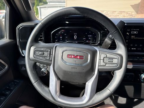 Used 2025 GMC Sierra 1500 SLT image 12