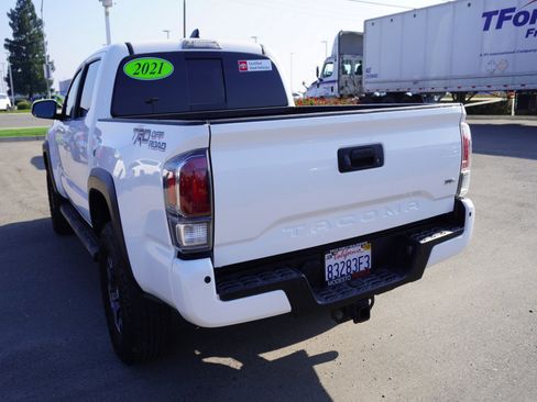 Used 2021 Toyota Tacoma TRD Off-Road image 10
