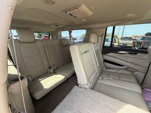 Used 2019 Cadillac Escalade ESV Premium Luxury AWD/4WD image 12