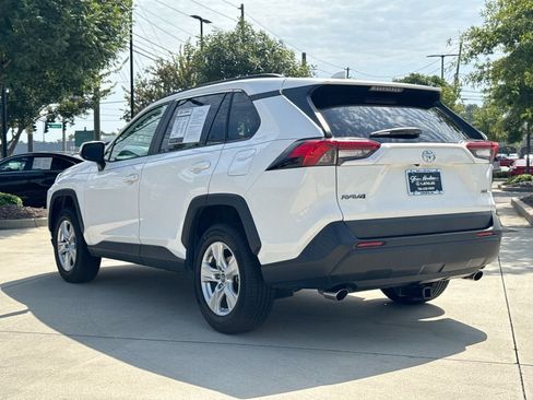 Used 2019 Toyota RAV4 XLE w/ Convenience Package FWD image 6