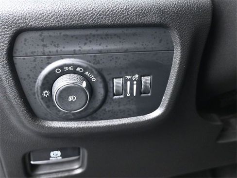 Used 2024 Jeep Grand Cherokee Limited w/ Black Appearance Package image 21