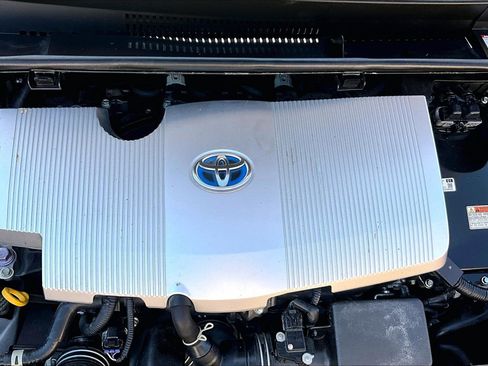 Used 2022 Toyota Prius XLE FWD image 32