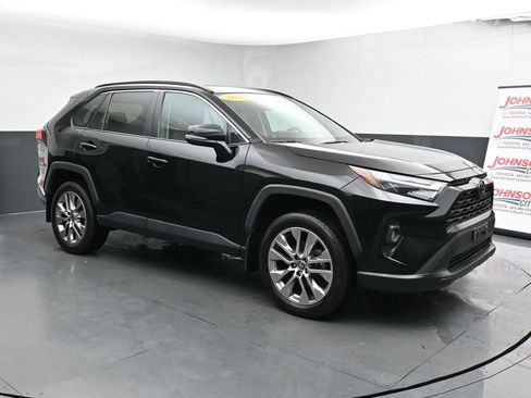 Used 2023 Toyota RAV4 XLE Premium image 2