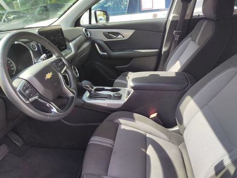 Used 2025 Chevrolet Blazer LT FWD image 4