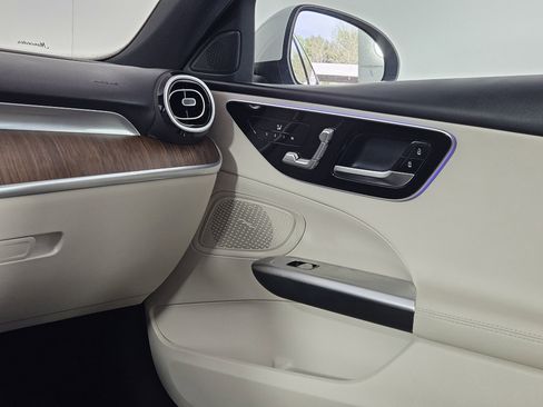 Used 2025 Mercedes-Benz C 300 Sedan image 38