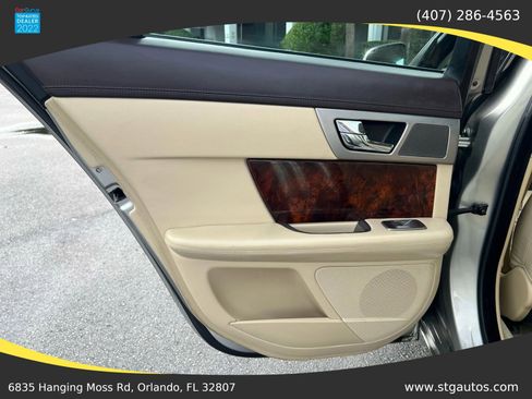 Used 2010 Jaguar XF Premium image 22