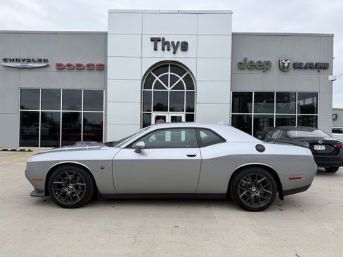 Used 2016 Dodge Challenger R/T Scat Pack RWD image 33