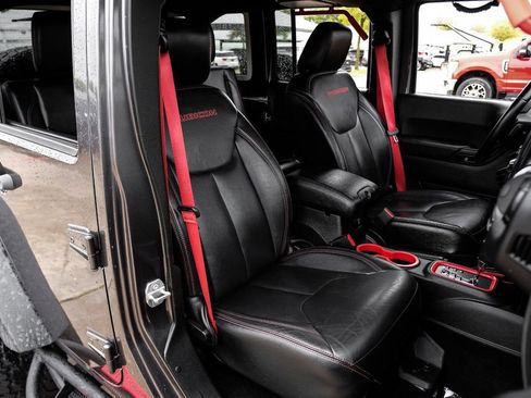 Used 2017 Jeep Wrangler Unlimited Rubicon image 34