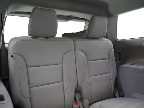 Used 2017 GMC Acadia SLT AWD/4WD image 13