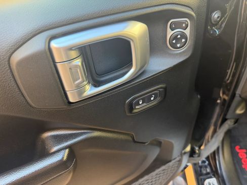 Used 2019 Jeep Wrangler Unlimited Sport S AWD/4WD image 10