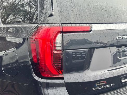 Certified 2025 GMC Yukon Denali image 7