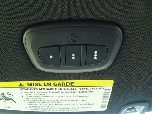 Certified 2025 Chrysler Pacifica Select FWD image 31