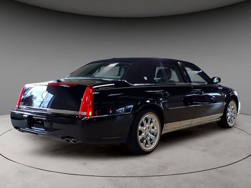 Used 2008 Cadillac DTS w/ Sun And Sound Package FWD image 5